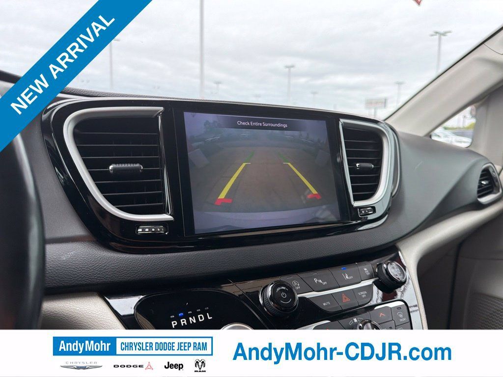 Used 2024 Chrysler Pacifica Touring-L FWD image 34