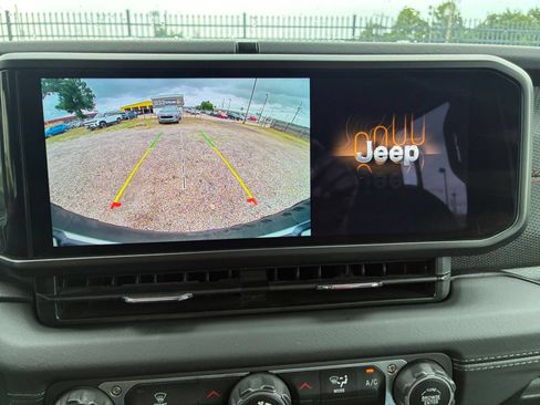 Used 2025 Jeep Wrangler Unlimited Rubicon AWD/4WD image 20
