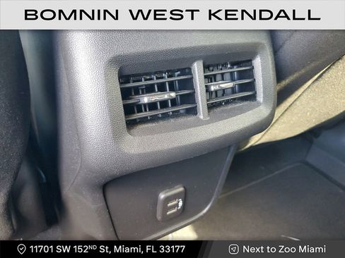 Used 2023 Chevrolet Equinox LS image 16