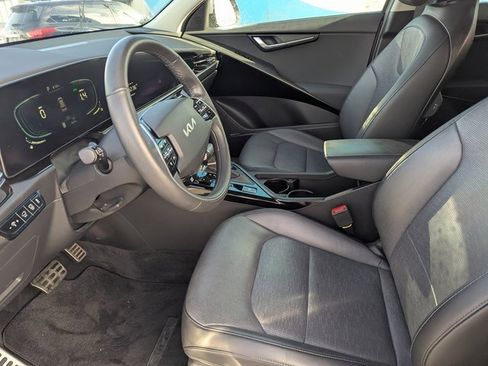 Used 2023 Kia Niro SX Touring image 26