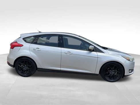 Used 2016 Ford Focus SE w/ Equipment Group 201A FWD image 4