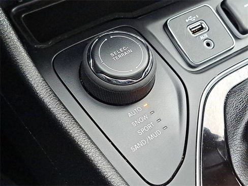 Used 2022 Jeep Cherokee Limited w/ Elite Package image 15