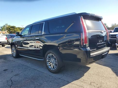 Used 2017 Cadillac Escalade ESV 4WD image 4