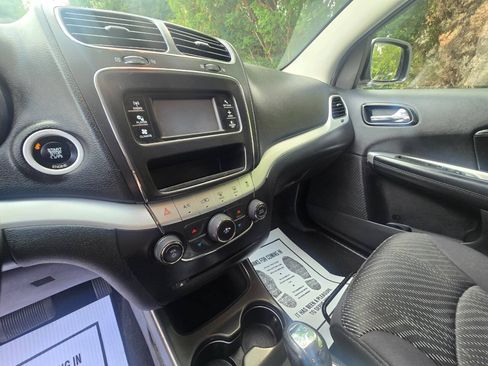 Used 2014 Dodge Journey SXT FWD image 21