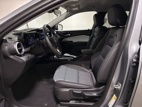 New 2026 Chevrolet Trax LT w/ LT Convenience Package FWD image 19