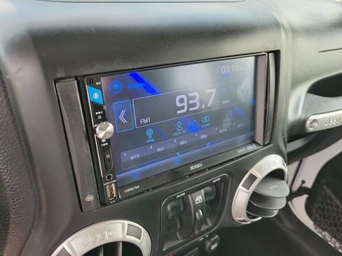 Used 2014 Jeep Wrangler Unlimited Rubicon AWD/4WD image 23