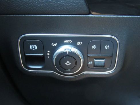 Used 2022 Mercedes-Benz GLA 250 4MATIC w/ Premium Package Lite image 35