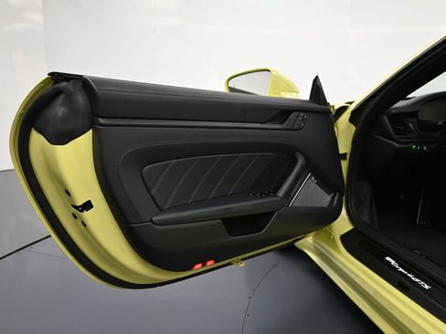 Certified 2025 Porsche 911 Targa 4 GTS AWD/4WD image 14