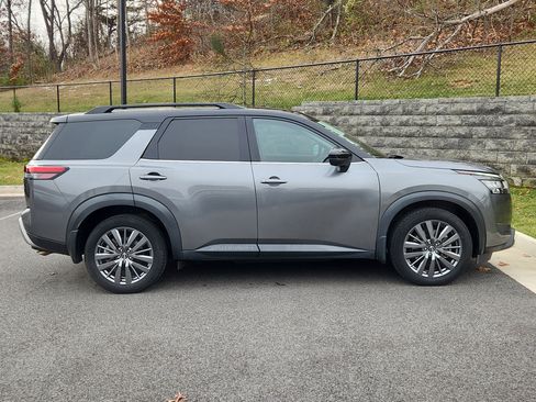 Used 2022 Nissan Pathfinder SL w/ SL Premium Package image 11