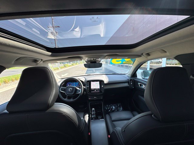 Certified 2025 Volvo XC40 B5 Plus AWD/4WD image 18