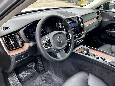 Certified 2023 Volvo XC60 B5 Plus w/ Climate Package image 17