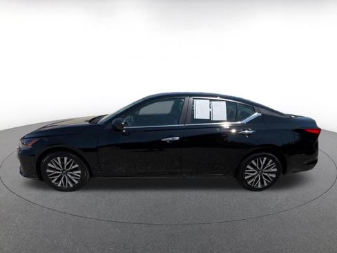 Used 2025 Nissan Altima 2.5 SV FWD image 8