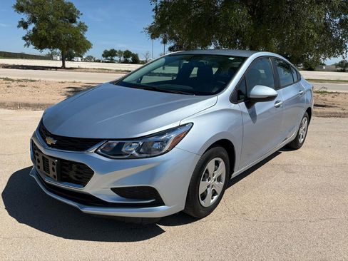 Used 2017 Chevrolet Cruze LS FWD image 4