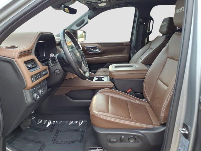 Used 2024 Chevrolet Suburban High Country AWD/4WD image 13