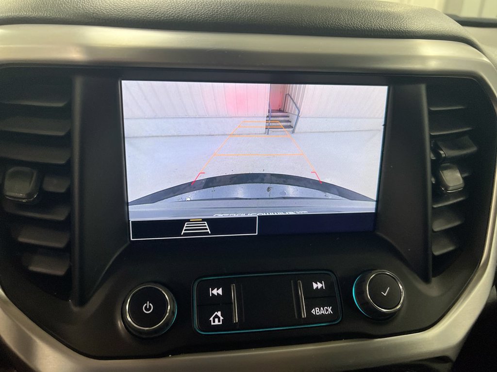 Used 2023 GMC Acadia SLE FWD image 15