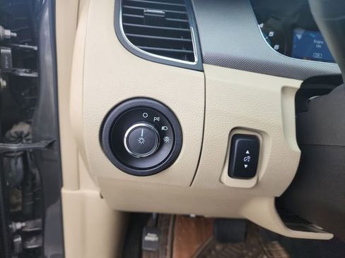 Used 2016 Ford Taurus SE image 14