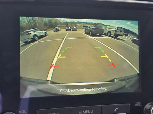 Used 2023 Nissan Frontier SV w/ SV Premium Package image 18