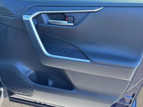 Used 2025 Toyota RAV4 Limited image 38