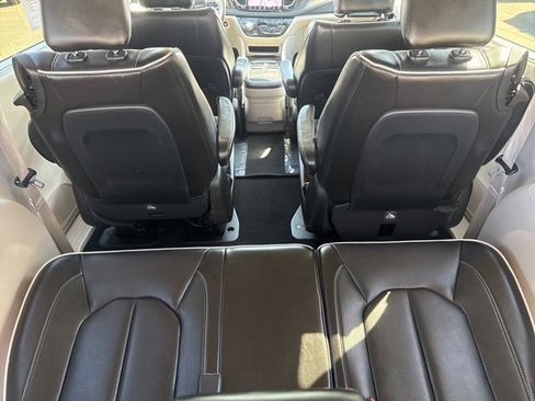 Certified 2021 Chrysler Pacifica Limited image 24