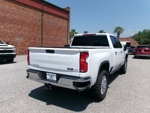 Used 2025 Chevrolet Silverado 2500 LTZ w/ LTZ Convenience Package AWD/4WD image 3