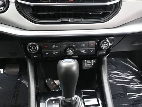 Used 2025 Jeep Compass Limited AWD/4WD image 16