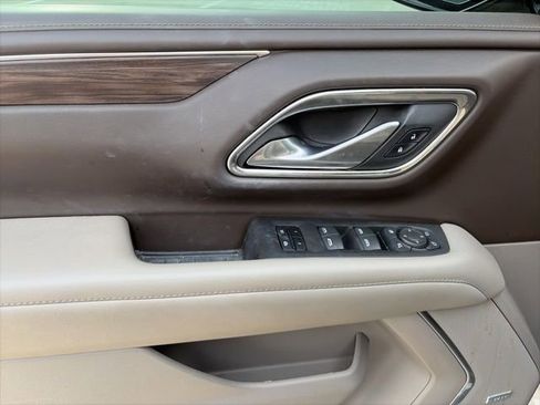 Used 2022 Chevrolet Tahoe LT w/ Luxury Package AWD/4WD image 15