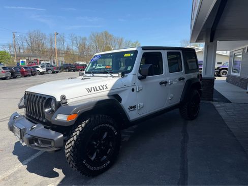 Used 2021 Jeep Wrangler Unlimited Sport AWD/4WD image 3
