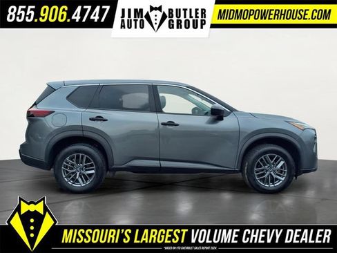 Used 2024 Nissan Rogue S AWD/4WD image 2