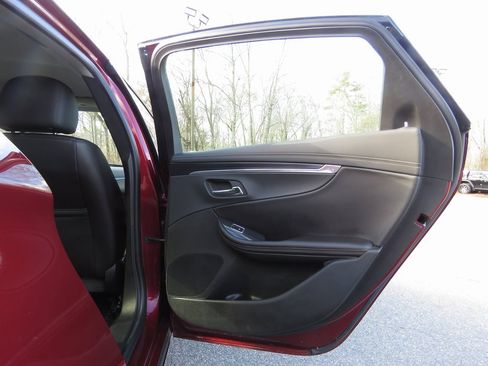 Used 2016 Chevrolet Impala LT w/ Convenience Package image 16