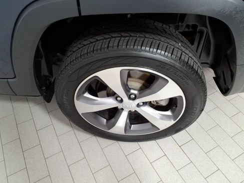 Used 2020 Jeep Cherokee Limited AWD/4WD image 8