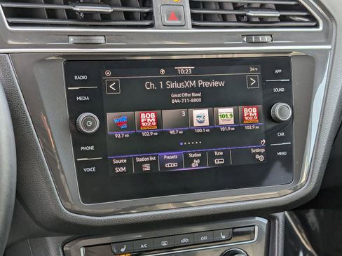 Used 2024 Volkswagen Tiguan SE image 25