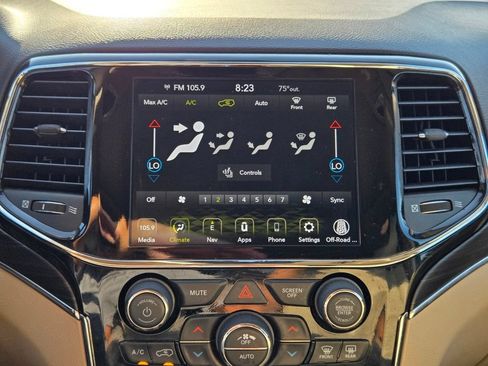 Used 2020 Jeep Grand Cherokee Limited AWD/4WD image 22