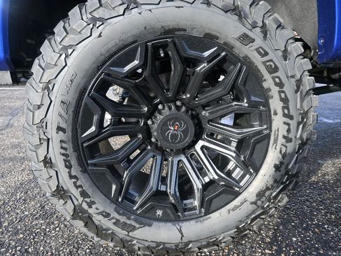 New 2026 Ford F250 Lariat w/ Black Appearance Package image 15