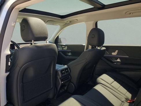 Certified 2026 Mercedes-Benz GLS 450 4MATIC image 8