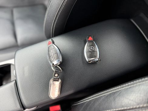 Used 2013 Mercedes-Benz SLK 250 image 4