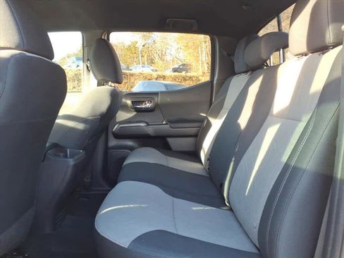 Used 2022 Toyota Tacoma TRD Off-Road image 22