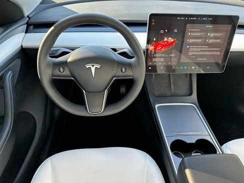 Used 2023 Tesla Model Y Long Range image 18