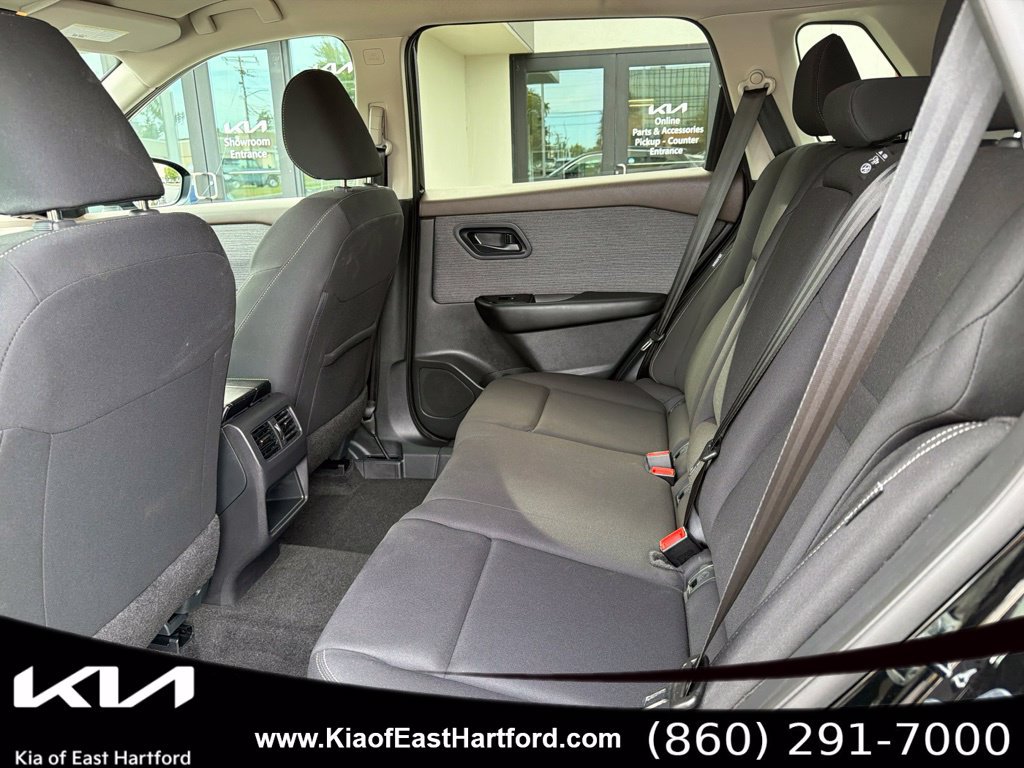Used 2023 Nissan Rogue S AWD/4WD image 18