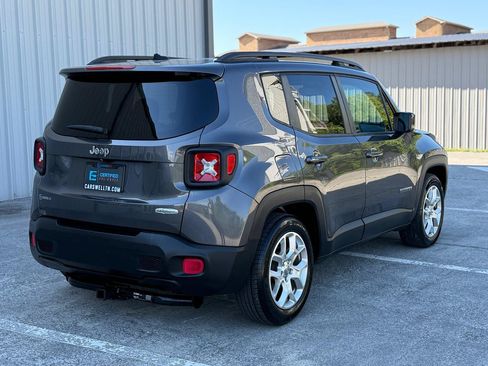 Used 2017 Jeep Renegade Latitude w/ Popular Equipment Group FWD image 5