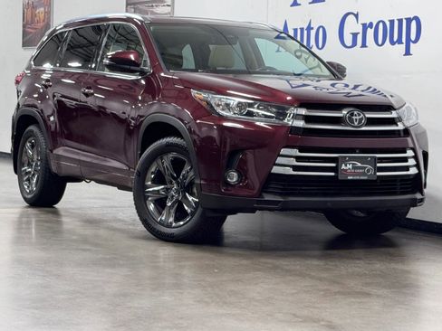 Used 2019 Toyota Highlander Limited Platinum image 1