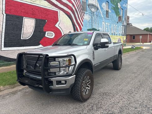Used 2019 Ford F250 Lariat w/ Tow Technology Bundle AWD/4WD image 2