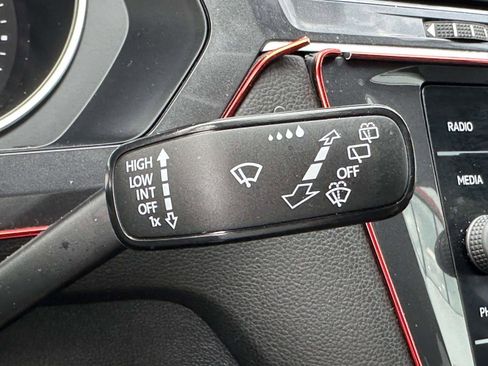 Used 2021 Volkswagen Tiguan SE w/ Panoramic Sunroof Package image 36