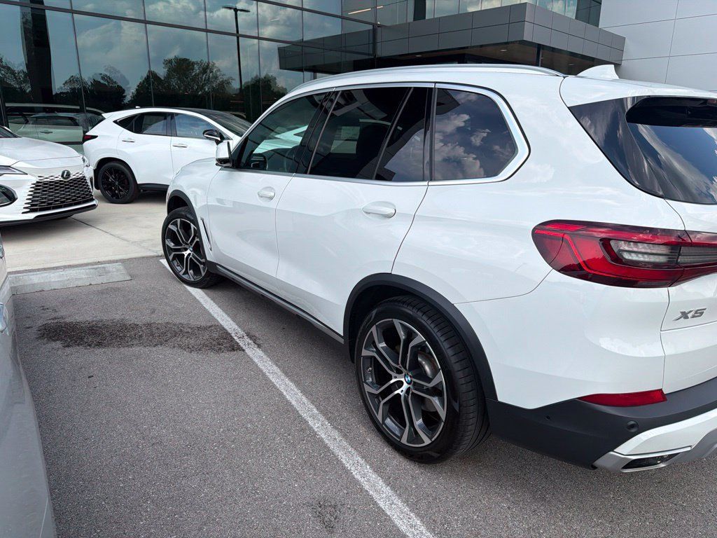 Used 2020 BMW X5 xDrive40i w/ Premium Package AWD/4WD image 9