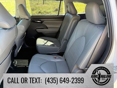 Used 2022 Toyota Highlander XLE AWD/4WD image 27