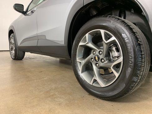 Used 2025 Chevrolet Trax LT image 15