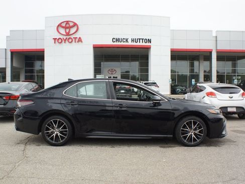 Used 2024 Toyota Camry SE image 1