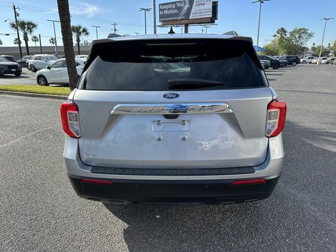 Used 2023 Ford Explorer XLT image 5
