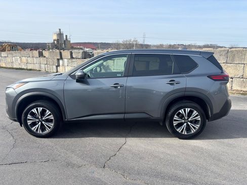 Used 2023 Nissan Rogue SV image 4