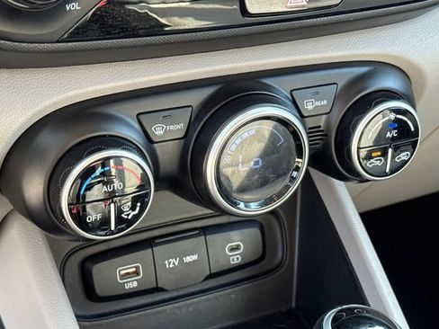 Used 2024 Hyundai Venue SEL FWD image 20
