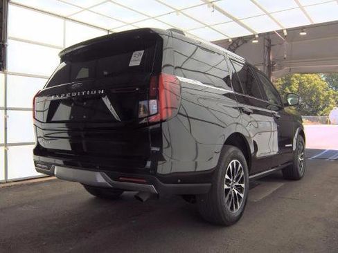 Used 2025 Ford Expedition Platinum AWD/4WD image 5